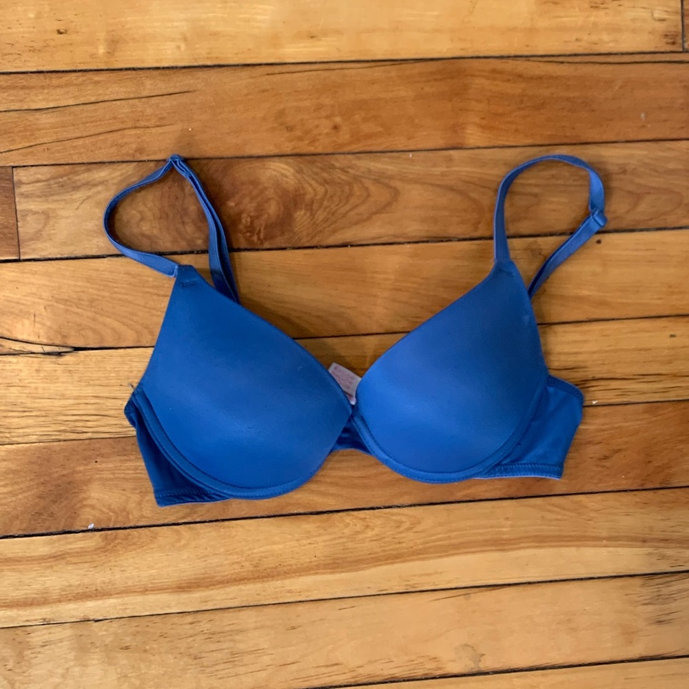 2 Victoria’s Secret Pink push up bras